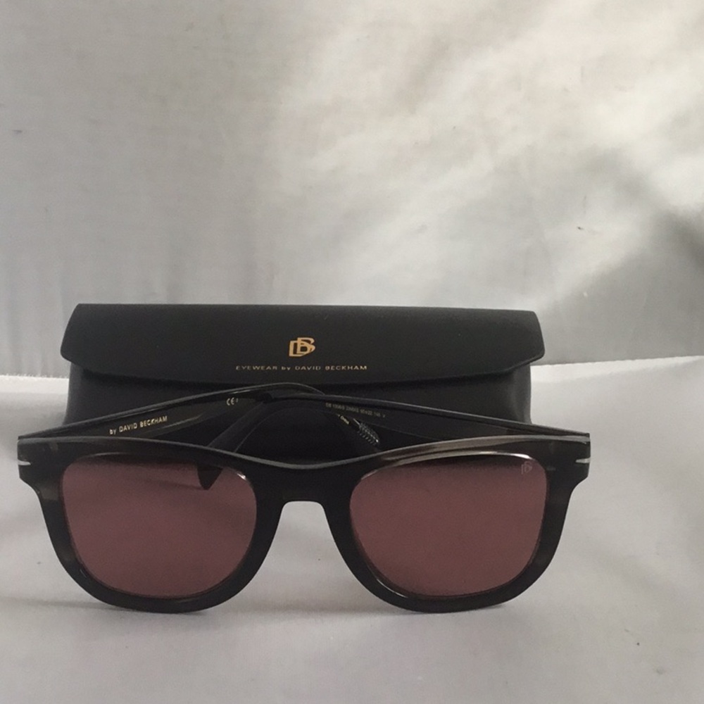 DAVID BECKHAM SUNGLASSES MEN.